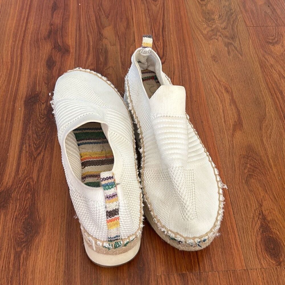 Sugar cream espadrille closed toe slip on shoes size 7